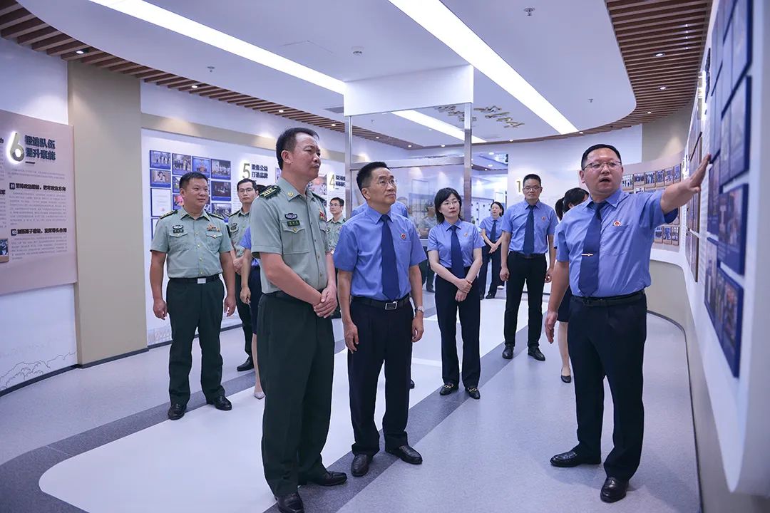 公益诉讼擦亮红色丰碑 军铁携手讲好检察故事——武汉铁路检察机关、武汉军事检察院开展公益诉讼案件整改推进暨联合主题党日活动